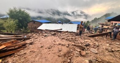 डोल्पामा लेदोसहितको बाढी गाउँ पस्दा एक महिलाको मृत्यु, ६ जना घाइते डोल्पामा लेदोसहितको बाढी गाउँ पस्दा एक महिलाको मृत्यु, ६ जना घाइते