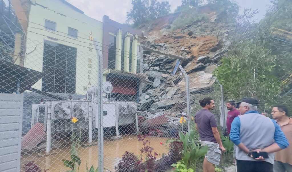 म्याग्दीमा जलविद्युत् गृहमा पहिरो खस्दा सुरक्षा गार्ड बेपत्ता, एक कामदारको उद्धार