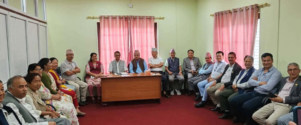 वागमती एमाले : थपलिया दलको नेतामा निरन्तरता, थापालाई मुख्यमन्त्री बनाउने सहमति