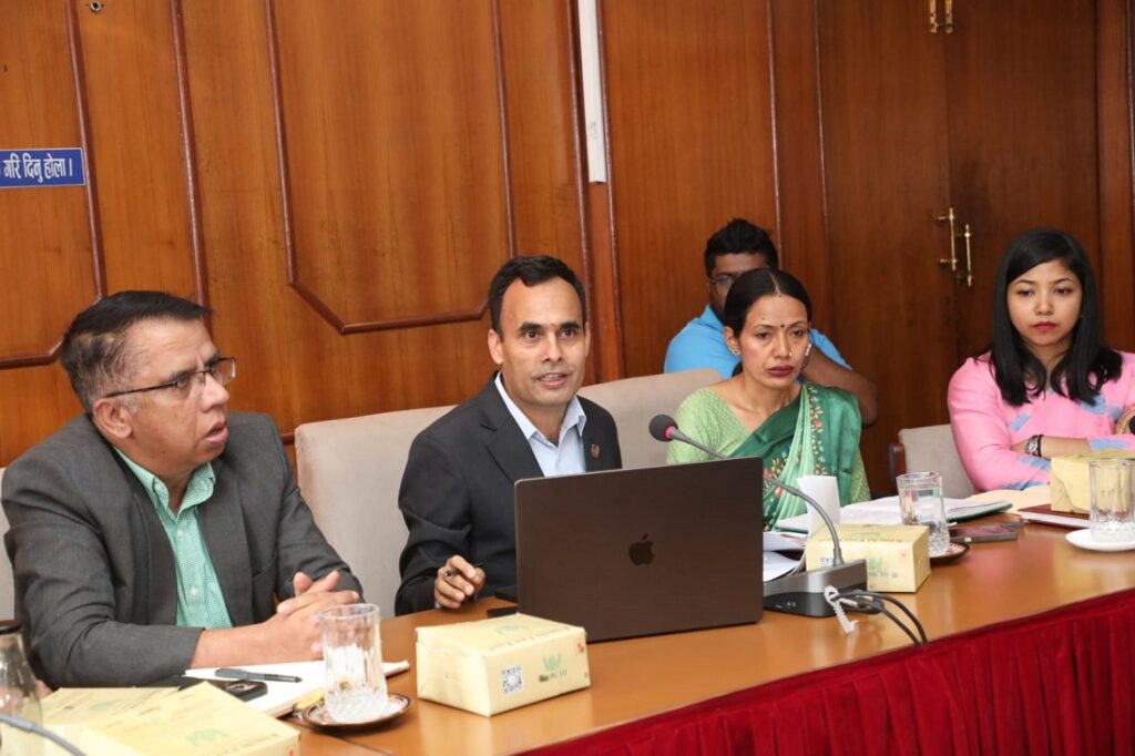 फोहोरमैला व्यवस्थापनको दीर्घकालीन समाधान वैठकमा आशिकाले मच्चाइन तहल्का