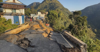 सडक भासिँदा रेसुङ्गा विमानस्थल जाने सडक अवरुद्ध