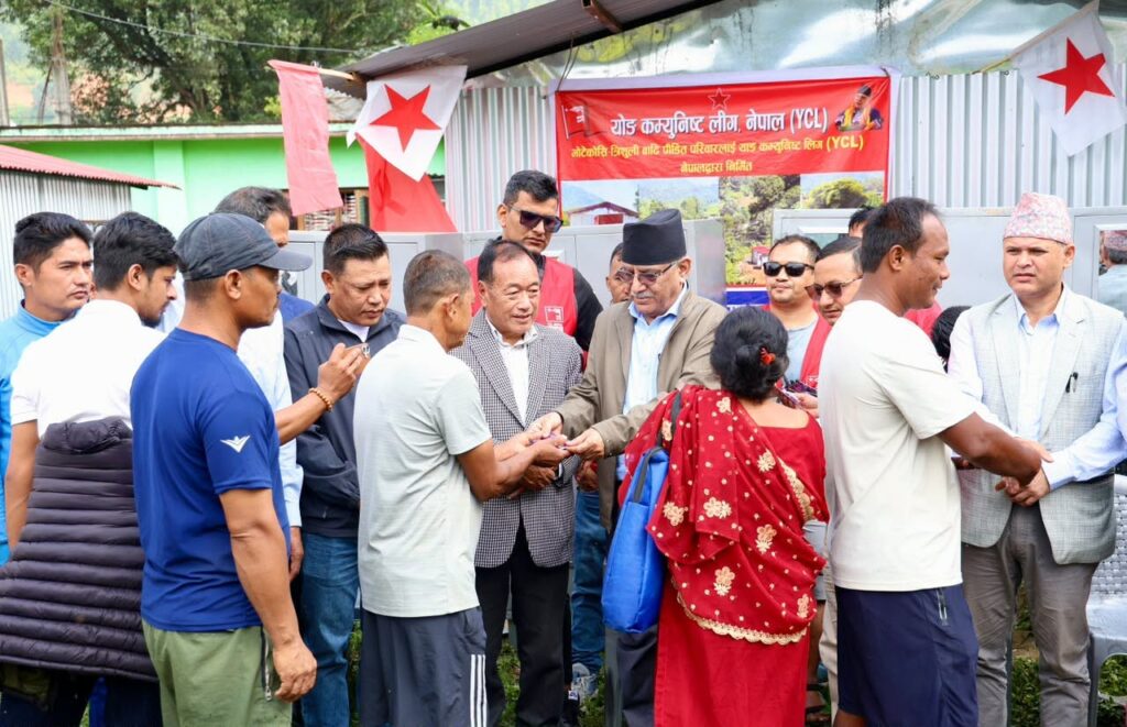 प्रचण्डद्वारा बाढीपहिरो प्रभावितका लागि वाईसीएलले बनाएका २१ अस्थायी आवास हस्तान्तरण