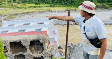 आफ्नै खेत बगेभन्दा वडाको भवन ढलेकामा वडाध्यक्ष थापा बढी चिन्तित